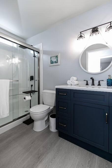 Lovely 2 Bedroom Suite Steps From The Beach Victoria Exteriör bild