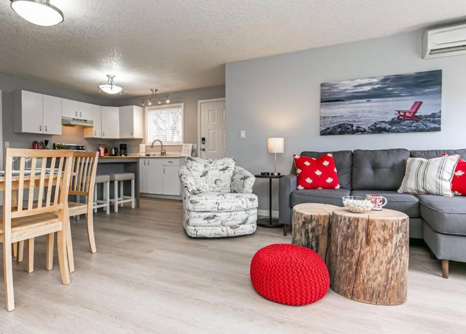 Lovely 2 Bedroom Suite Steps From The Beach Victoria Exteriör bild
