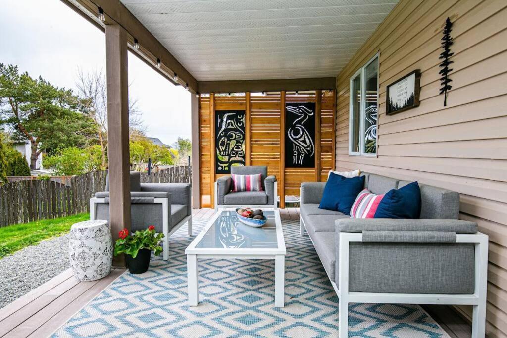Lovely 2 Bedroom Suite Steps From The Beach Victoria Exteriör bild